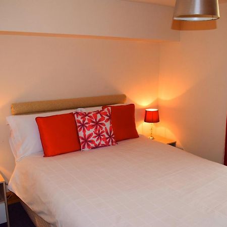 Two Bedroom Town Centre Apartment Elgin Kültér fotó