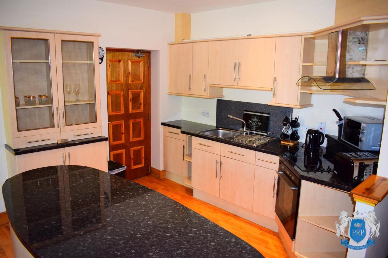 Two Bedroom Town Centre Apartment Elgin Kültér fotó