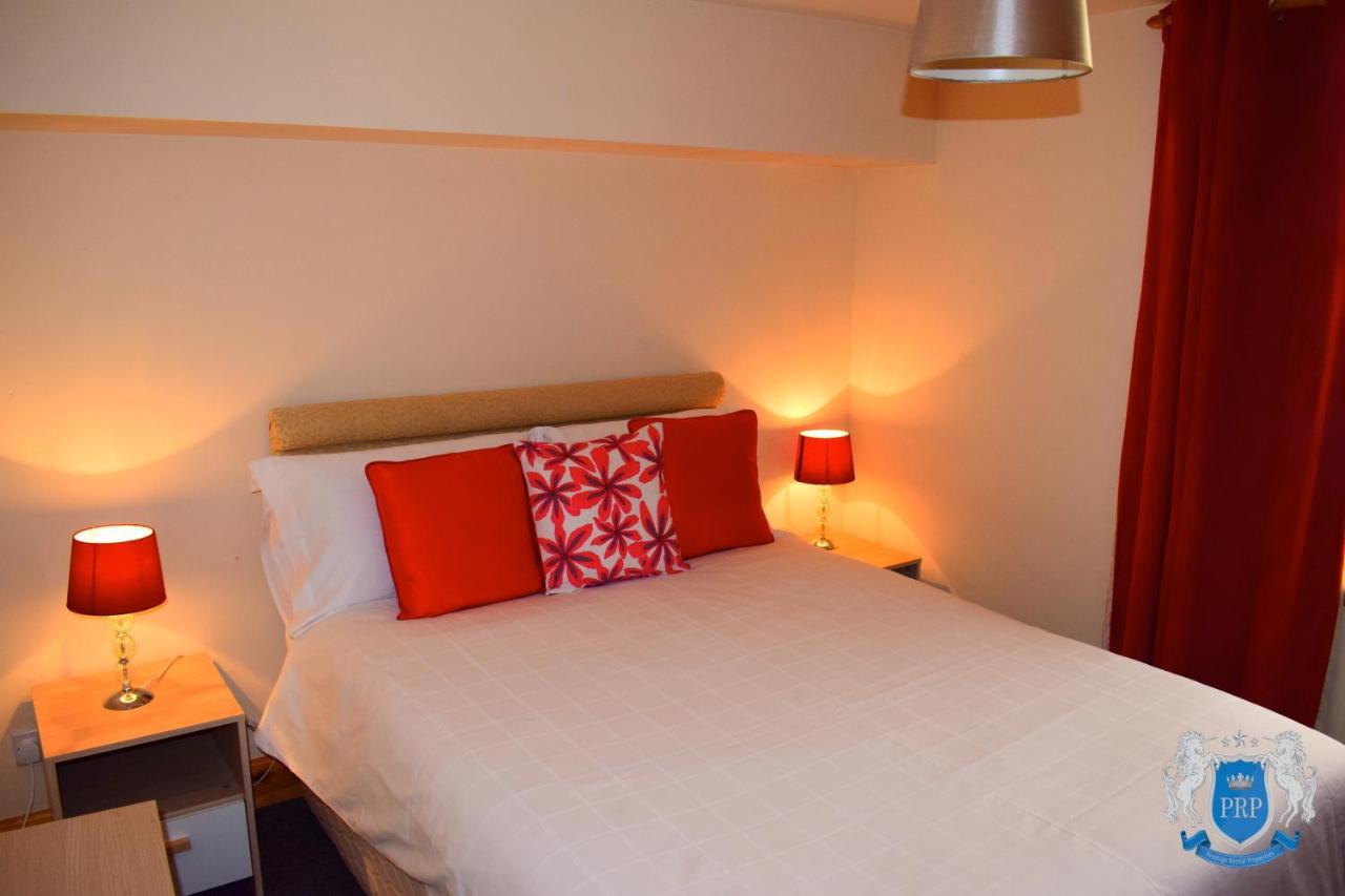 Two Bedroom Town Centre Apartment Elgin Kültér fotó